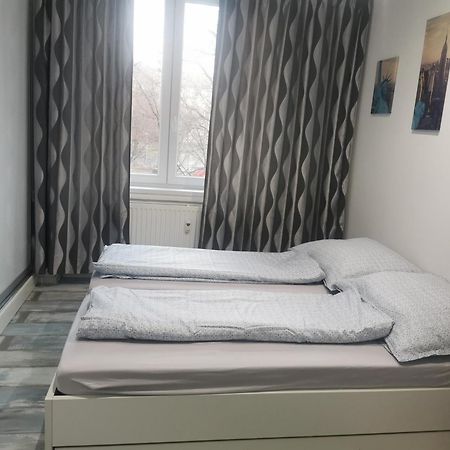 Modry Apartman, Racianska 29, Bratislava Ngoại thất bức ảnh