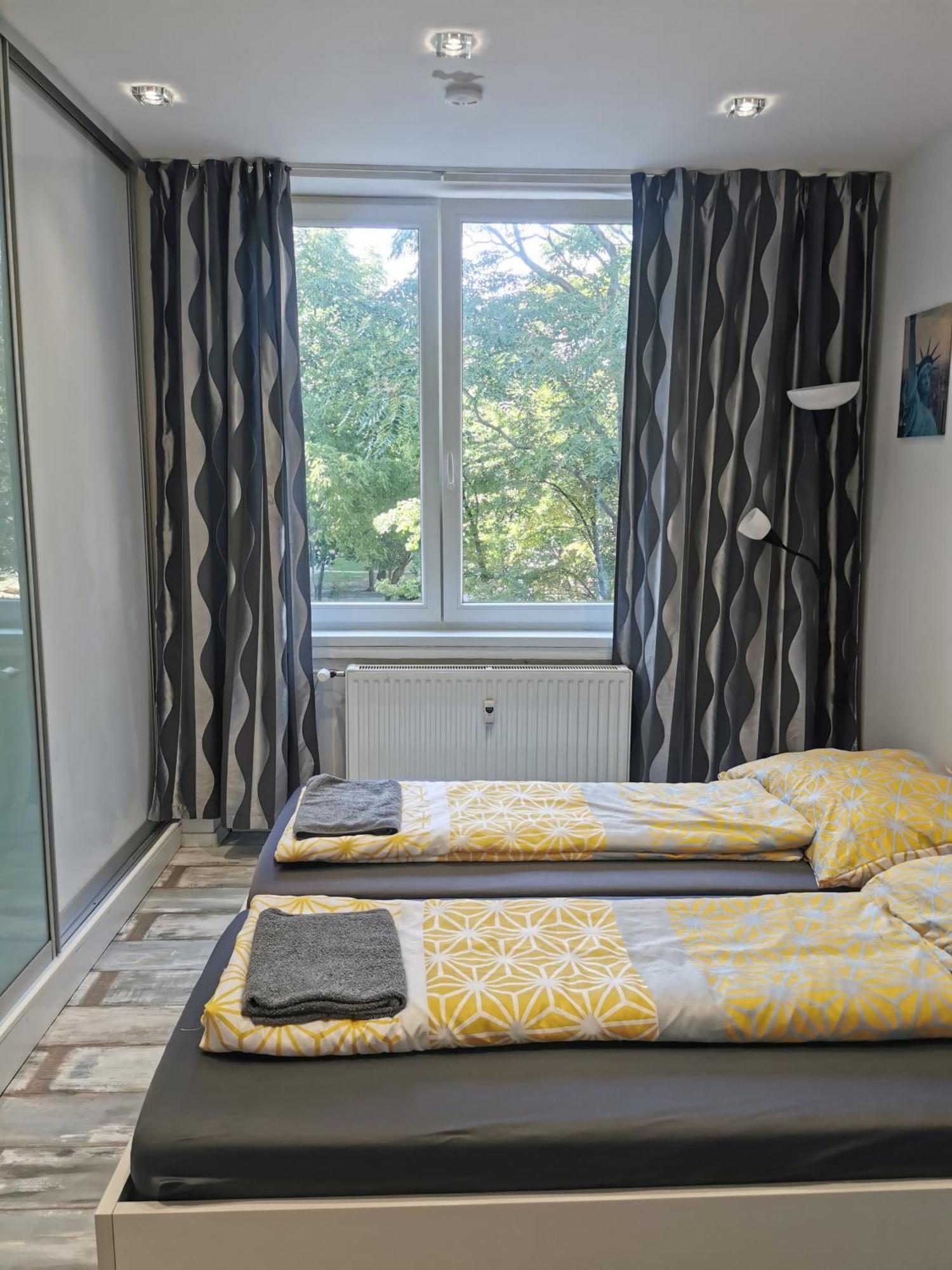 Modry Apartman, Racianska 29, Bratislava Ngoại thất bức ảnh