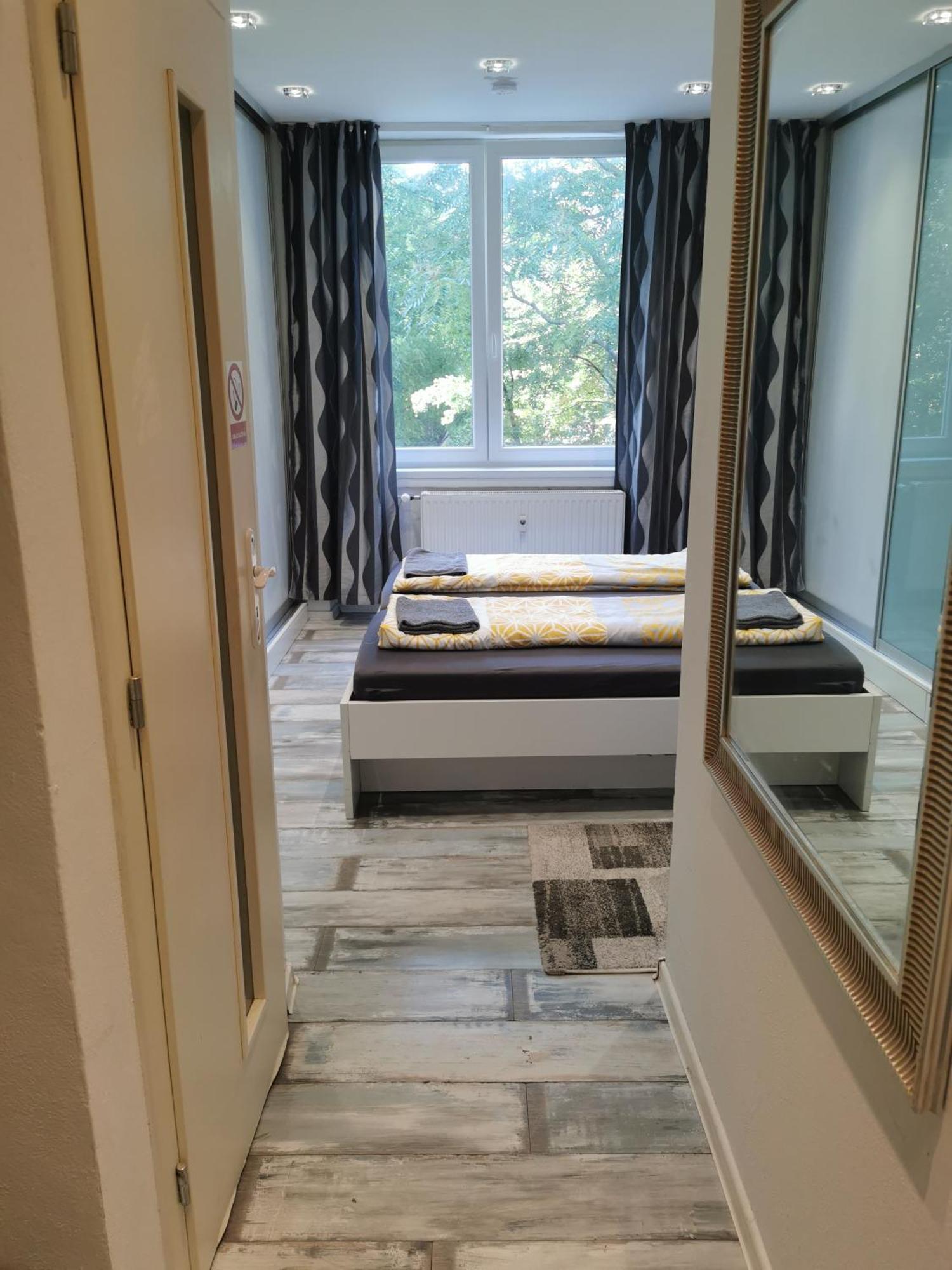 Modry Apartman, Racianska 29, Bratislava Ngoại thất bức ảnh